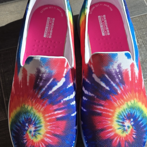 Skechers Colorful Tie-Dye Slip-Ons Womens 10W - Picture 1 of 11